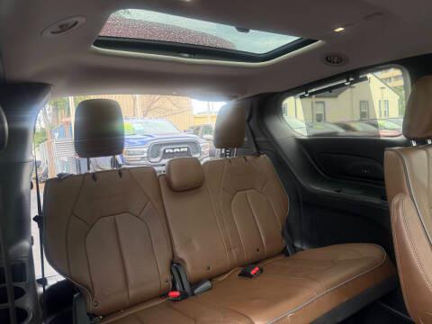 Chrysler Pacifica Limited FWD 2019