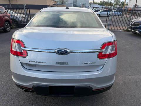 Ford Taurus 4dr Sdn Limited FWD 2011