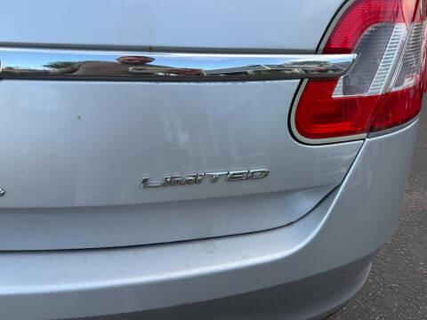 Ford Taurus 4dr Sdn Limited FWD 2011