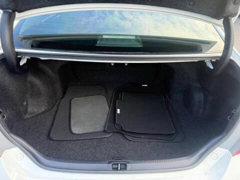 Toyota Camry 4dr Sdn I4 Auto XLE (Natl) 2015