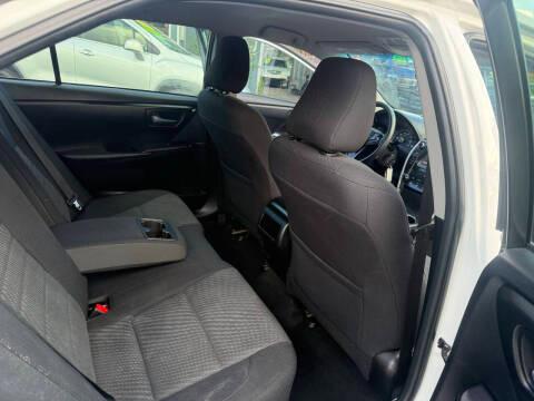 Toyota Camry 4dr Sdn I4 Auto XLE (Natl) 2015