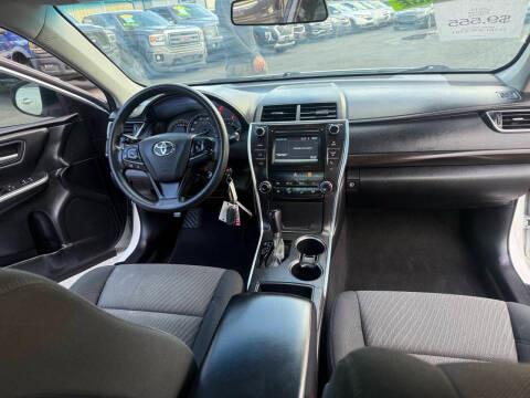 Toyota Camry 4dr Sdn I4 Auto XLE (Natl) 2015