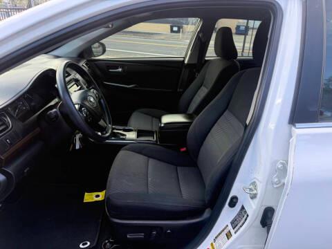 Toyota Camry 4dr Sdn I4 Auto XLE (Natl) 2015