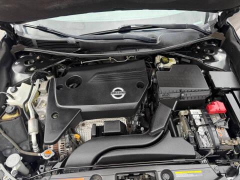 Nissan Altima 4dr Sdn I4 2.5 SV 2014