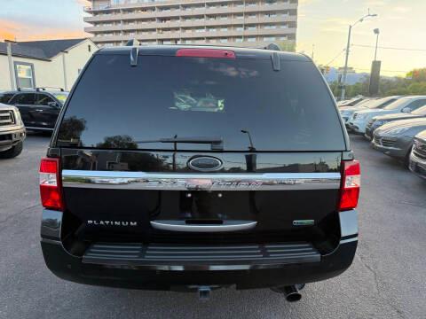 Ford Expedition 4WD 4dr Platinum 2016