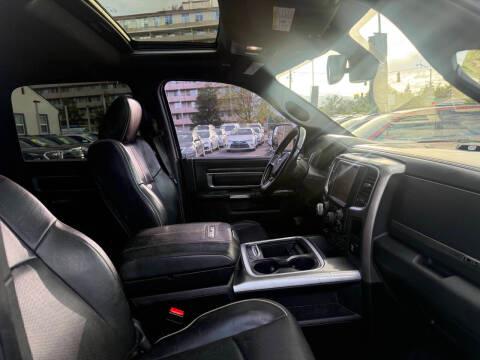 RAM 1500 4WD Crew Cab 140.5" Longhorn 2017