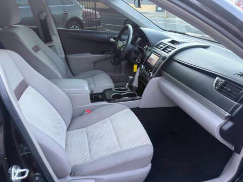 Toyota Camry 4dr Sdn I4 Auto XLE (Natl) 2013