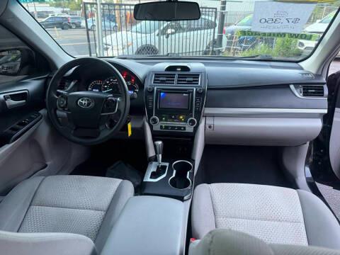 Toyota Camry 4dr Sdn I4 Auto XLE (Natl) 2013