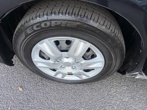 Toyota Camry 4dr Sdn I4 Auto XLE (Natl) 2013