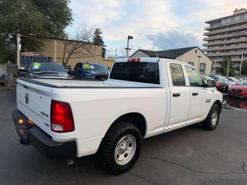 RAM 1500 4WD Quad Cab 140.5" Tradesman 2016
