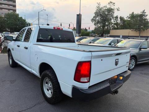 RAM 1500 4WD Quad Cab 140.5" Tradesman 2016