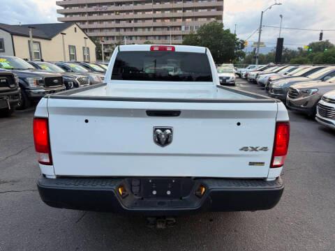 RAM 1500 4WD Quad Cab 140.5" Tradesman 2016