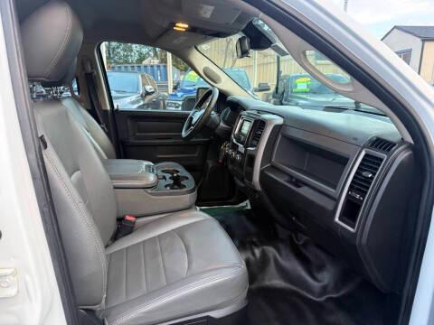 RAM 1500 4WD Quad Cab 140.5" Tradesman 2016