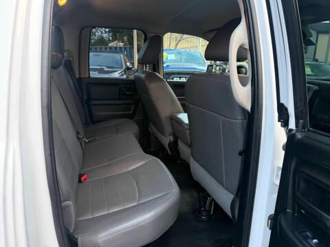 RAM 1500 4WD Quad Cab 140.5" Tradesman 2016