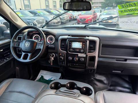 RAM 1500 4WD Quad Cab 140.5" Tradesman 2016