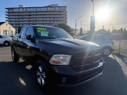 RAM 1500 Express 4x4 Quad Cab 6'4" Box 2018