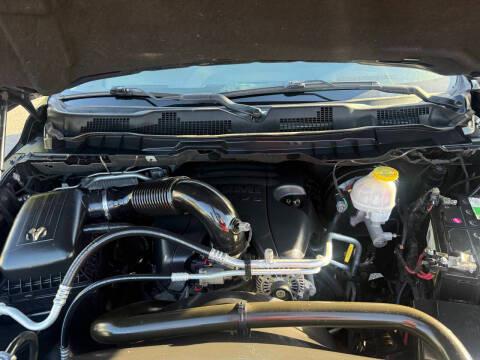 RAM 1500 Express 4x4 Quad Cab 6'4" Box 2018