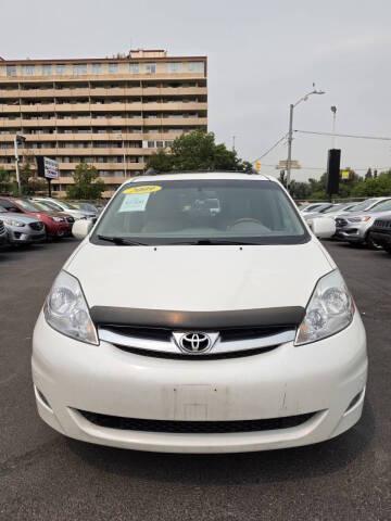 Toyota Sienna 5dr 7-Pass Van XLE AWD (Natl) 2009