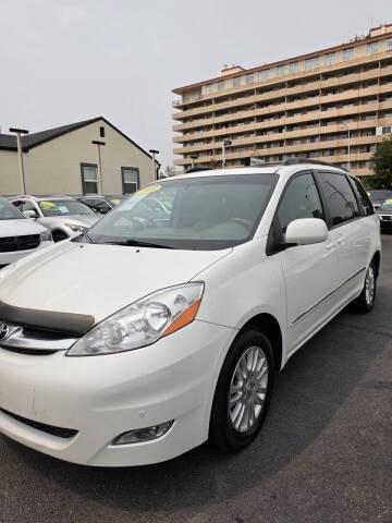 Toyota Sienna 5dr 7-Pass Van XLE AWD (Natl) 2009