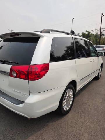 Toyota Sienna 5dr 7-Pass Van XLE AWD (Natl) 2009