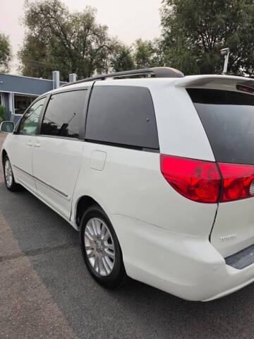 Toyota Sienna 5dr 7-Pass Van XLE AWD (Natl) 2009