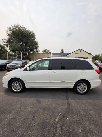 Toyota Sienna 5dr 7-Pass Van XLE AWD (Natl) 2009