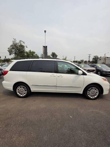 Toyota Sienna 5dr 7-Pass Van XLE AWD (Natl) 2009
