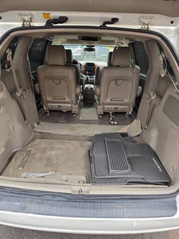 Toyota Sienna 5dr 7-Pass Van XLE AWD (Natl) 2009