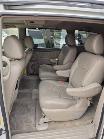 Toyota Sienna 5dr 7-Pass Van XLE AWD (Natl) 2009