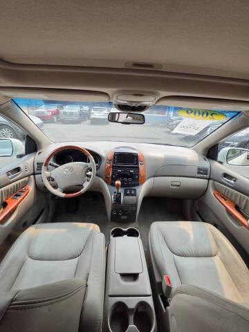 Toyota Sienna 5dr 7-Pass Van XLE AWD (Natl) 2009