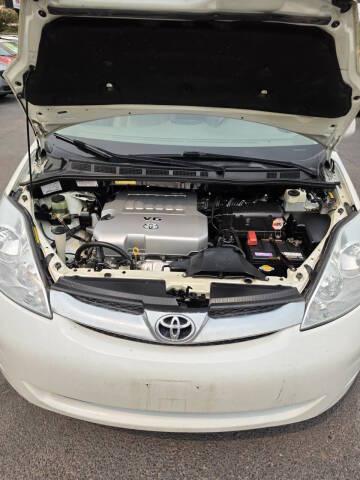 Toyota Sienna 5dr 7-Pass Van XLE AWD (Natl) 2009