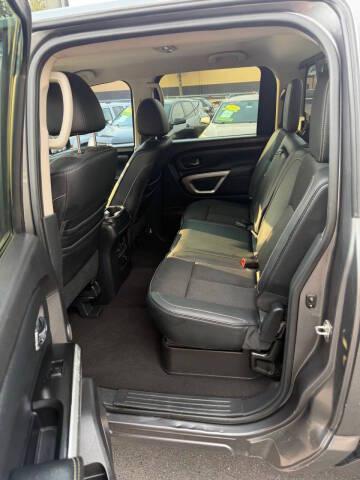 Nissan Titan 4x4 Crew Cab PRO-4X 2017
