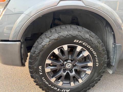 Nissan Titan 4x4 Crew Cab PRO-4X 2017