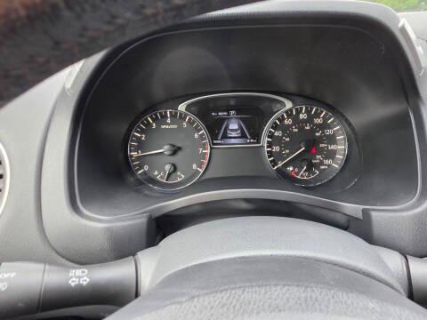 Nissan Pathfinder 4x4 SV 2018