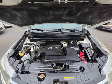 Nissan Pathfinder 4WD 4dr SL 2013