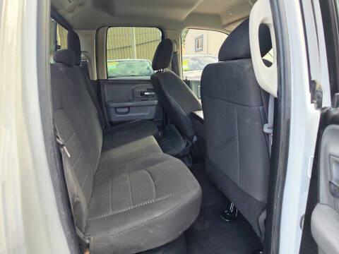 RAM 1500 Classic Warlock 4x2 Quad Cab 6'4" Box 2020