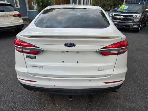 Ford Fusion photo 8