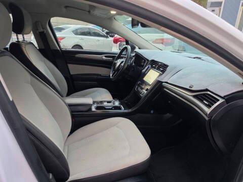 Ford Fusion photo 12