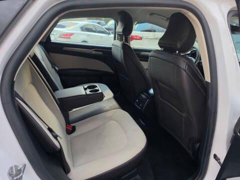 Ford Fusion photo 13