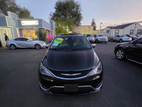 Chrysler Pacifica Limited FWD 2020