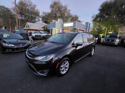Chrysler Pacifica Limited FWD 2020