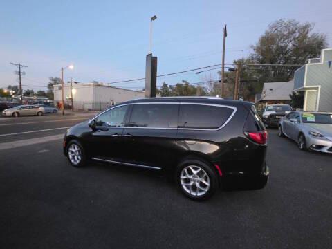 Chrysler Pacifica Limited FWD 2020