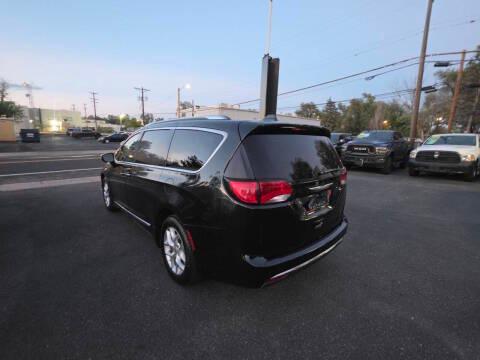 Chrysler Pacifica Limited FWD 2020