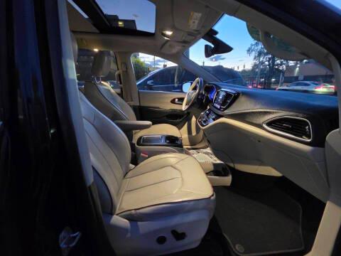 Chrysler Pacifica Limited FWD 2020