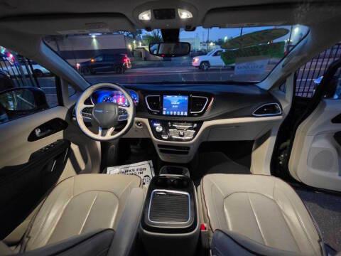 Chrysler Pacifica Limited FWD 2020