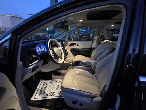 Chrysler Pacifica Limited FWD 2020