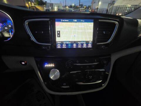 Chrysler Pacifica Limited FWD 2020