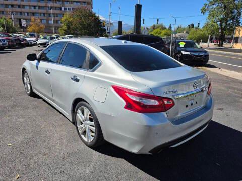 Nissan Altima 4dr Sdn V6 3.5 SR 2016