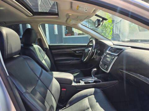 Nissan Altima 4dr Sdn V6 3.5 SR 2016
