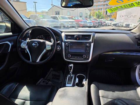 Nissan Altima 4dr Sdn V6 3.5 SR 2016